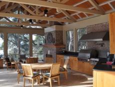 Практичная летняя кухня на даче: фото, проекты и интерьер